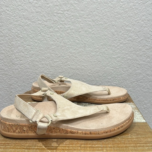 Vionic Kiera ll Metallic Sandals Size 7 - Picture 2 of 8